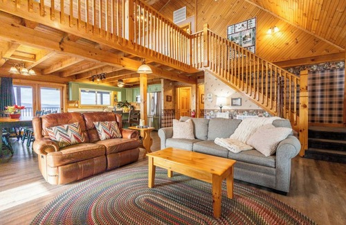 Dandridge Cabina | Waters Edge