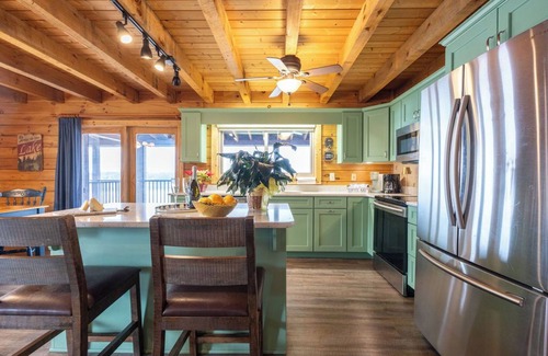 Dandridge Cabina | Waters Edge