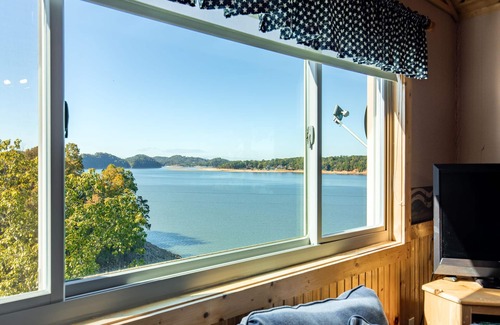 Dandridge Cabina | Waters Edge