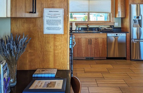 Sequim Casa | Moderno hogar personalizado en la playa; Vistas de agua y montaña