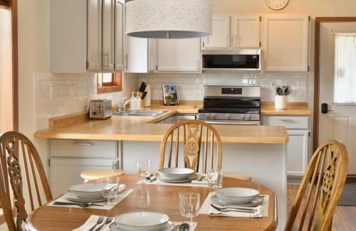 Ellison Bay Casa | Waters End Cottage by Simple Life Rentals