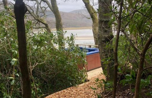 Caerdeon Apartamento | Waterside Cader Cabin with Hot Tub
