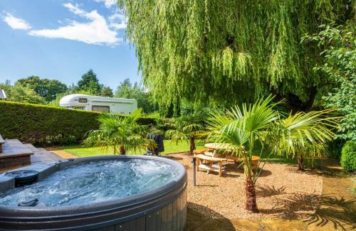 Neatishead Casa | Waterside Cottage - Hot Tub, Mooring, Arcade, Bar