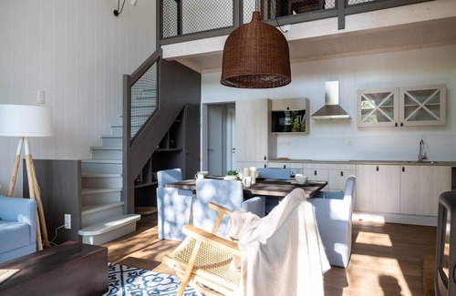 Maubray Villa | Elegancia junto al agua en Sky Pad