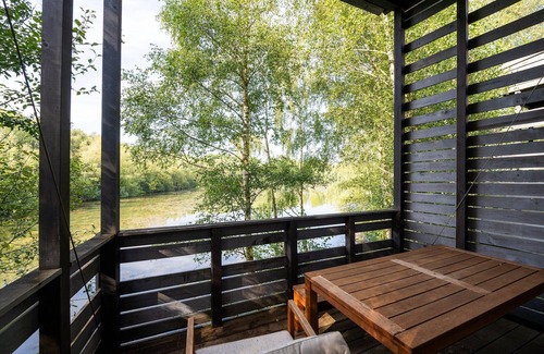 Maubray Villa | Elegancia junto al agua en Sky Pad