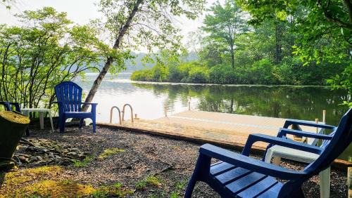 Long Pond Casa | Waterside Haven by AvantStay Lakefront Hot Tub Game Room Fire Pit