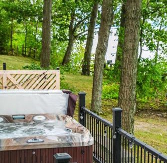 Geneva Casa | Waterside Leisure Lakefront Hot Tub & Game Room