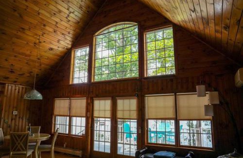 Geneva Casa | Waterside Leisure Lakefront Hot Tub & Game Room