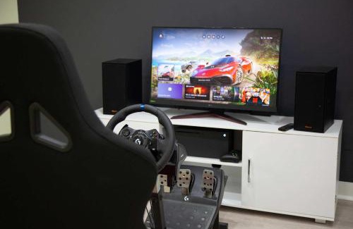 Geneva Casa | Waterside Leisure Lakefront Hot Tub & Game Room