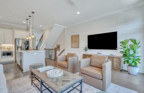 Hitch Village - Fred Wessels Homes Casa | Waterside Retreat, Steps to River Street