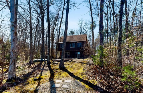 New Durham Casa | Waterside retreat with streaming, grill, open layout, full kitchen, & W/D