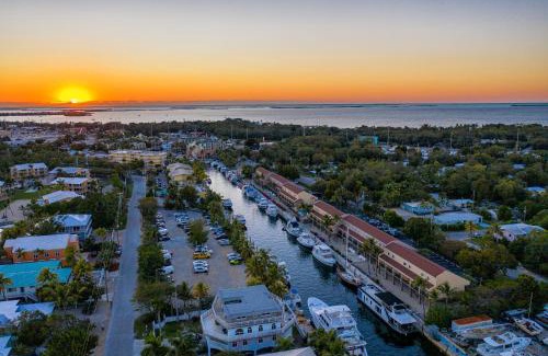 Key Largo Hotel | Waterside Suites and Marina