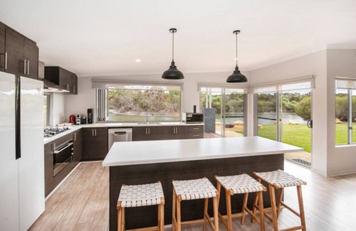 Wilyabrup Apartamento | Waterside Wilyabrup | Lake Views | Family Friendly