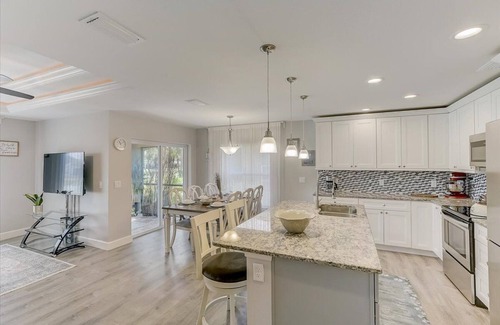 Pebble Beach Casa | WaterView 176B Sunny Vacation home 3 bdr, 2 ba Close to Gulf, Beaches