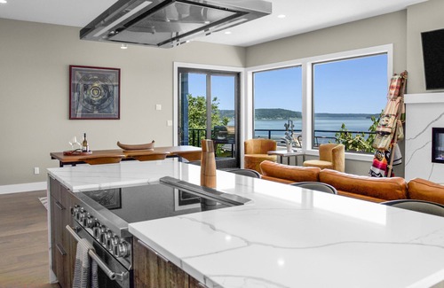Tacoma Casa | Waterview Oasis 5 Bedroom 4 Bath