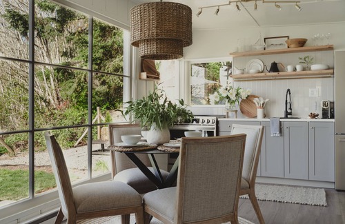 Mukilteo Cabaña | Waterview Rabbit Hill Cottage w/hot tub.