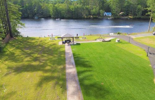 Lake Luzerne Casa | Waterview Seven Bedroom Riverside Lodge
