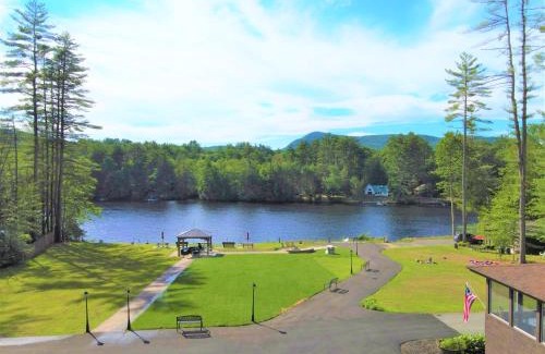Lake Luzerne Casa | Waterview Seven Bedroom Riverside Lodge