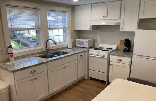 Swansboro Apartamento | Waterview Swansboro Sandpiper #2. One block from everything! Cozy 1 Bdrm/1Bth.