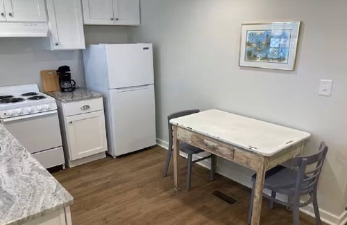 Swansboro Apartamento | Waterview Swansboro Sandpiper #2. One block from everything! Cozy 1 Bdrm/1Bth.