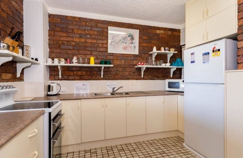 Bongaree Apartamento | Planta baja con vistas al agua y piscina!