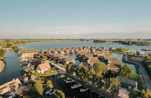 Heeg Casa | Watervilla buitenzijde met Sauna I 8 personen - Boutique Parc Pharshoeke