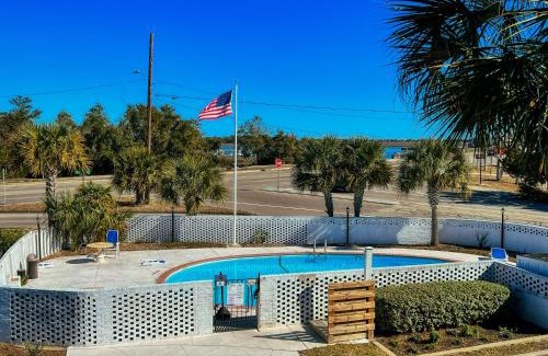 Airlie Apartamento | Waterway View Studio 2 w/Pool, 1 mile to Wrightsville Beach