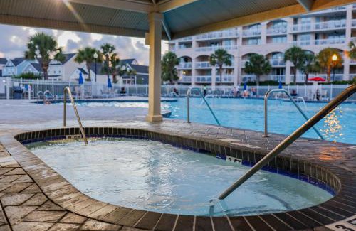 North Myrtle Beach Apartamento | Waterway Villa! 1950sqft, End Unit, Ground Floor, Huge Pool!