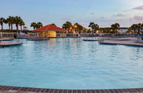 North Myrtle Beach Apartamento | Waterway Villa! 1950sqft, End Unit, Ground Floor, Huge Pool!