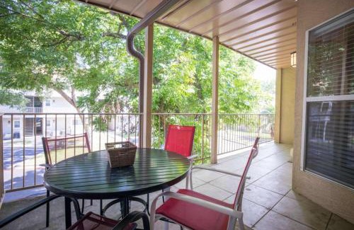 New Braunfels Casa | Waterwheel Hideaway - Cozy Condo for 6 with Resort-style Amenities