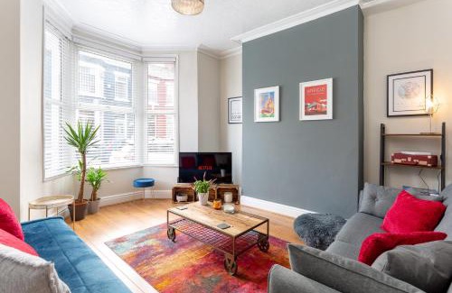 Anfield Casa | Watford House - Air Host & Stay - 3 Bedroom Period House