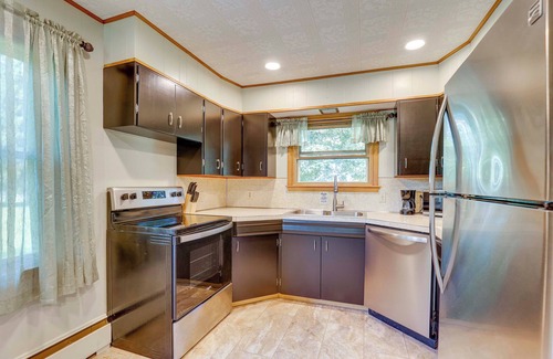 Watkins Glen Casa | Watkins Glen Home w/ Hot Tub ~ 3 Mi to Raceway!