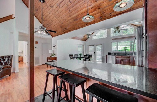 Harriman Casa | Watt a Retreat on Watt's Bar Lake, Sleeps 6-8