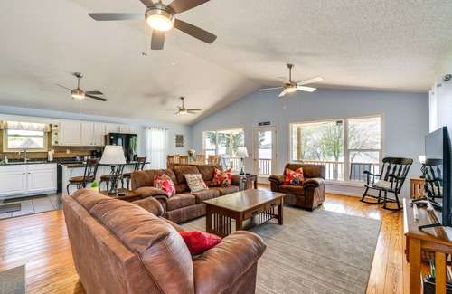 Spring City Casa | Watts Bar Lake Escape: Private Boat Dock + Ramp!