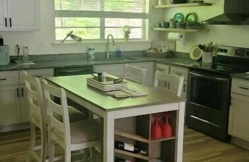 Ten Mile Casa | Watts Bar Lake The Thomas House 2489 River Rd. Kingston TN 37763
