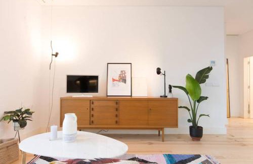 Sao Paulo Apartamento | Wave of Light in Lisbon by Innkeeper