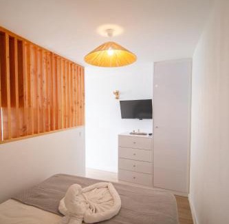 Prazeres Apartamento | Wave Shadows Beach House Oceanfront property - Bottom Floor