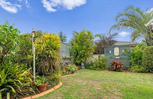 Caves Beach Casa | Wave Song - minutes to the shore