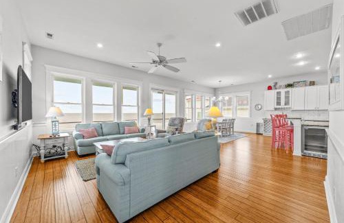 Oak Island Casa | Wave Watcher