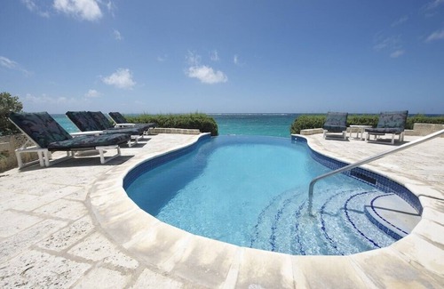Long Bay Villa | Wavecrest: villa frente al mar con piscina privada y acceso a la playa