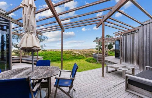 Omaha Casa | Wavefront Escape - Omaha Holiday Home