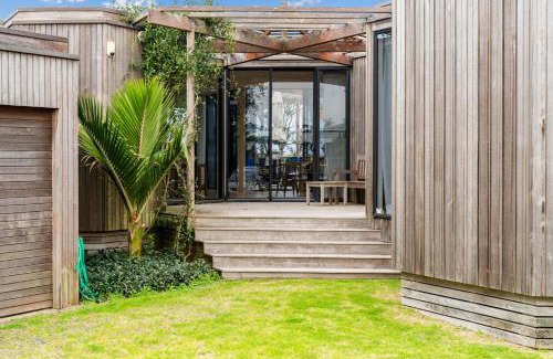 Omaha Casa | Wavefront Escape - Omaha Holiday Home