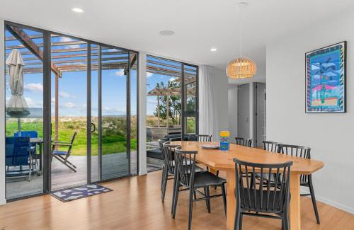 Omaha Casa | Wavefront Escape - Omaha Holiday Home