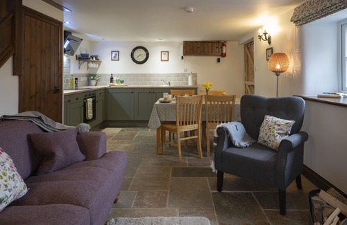 Axbridge Cabaña | WAVERING, pet friendly, character holiday cottage in Axbridge