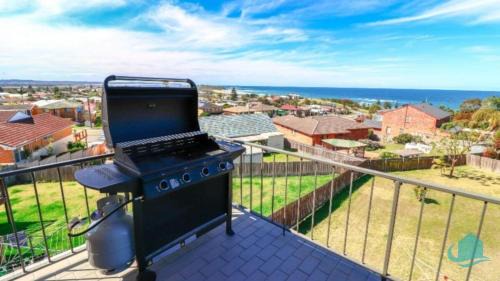 Caves Beach Casa | Waves at Caves