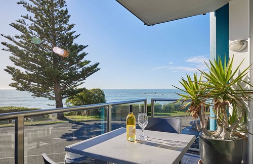 Kaikoura Cabaña | Waves on Esplanade - Kaikoura Waterfront Apartment
