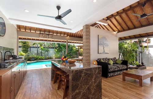 Laksmana Villa | Villa Wayan es una gran villa de 5 dormitorios en el corazón de Seminyak