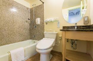 Waikiki Hotel | Wayfinder Waikiki - Voted Top 10 Best Hotels in Hawaii!