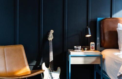 East Nashville Hotel | Waymore's Guest House & Casual Club