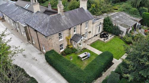 Lincoln Casa | Wayside , 3 bed , 2 bath charming house close to Lincoln